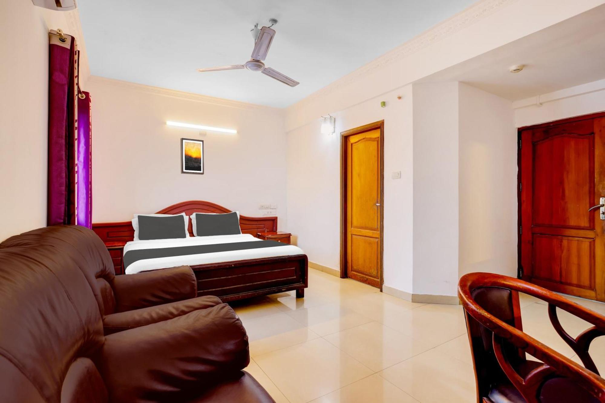 Hotel Collection O Thampanoor Thiruvananthapuram Exterior foto