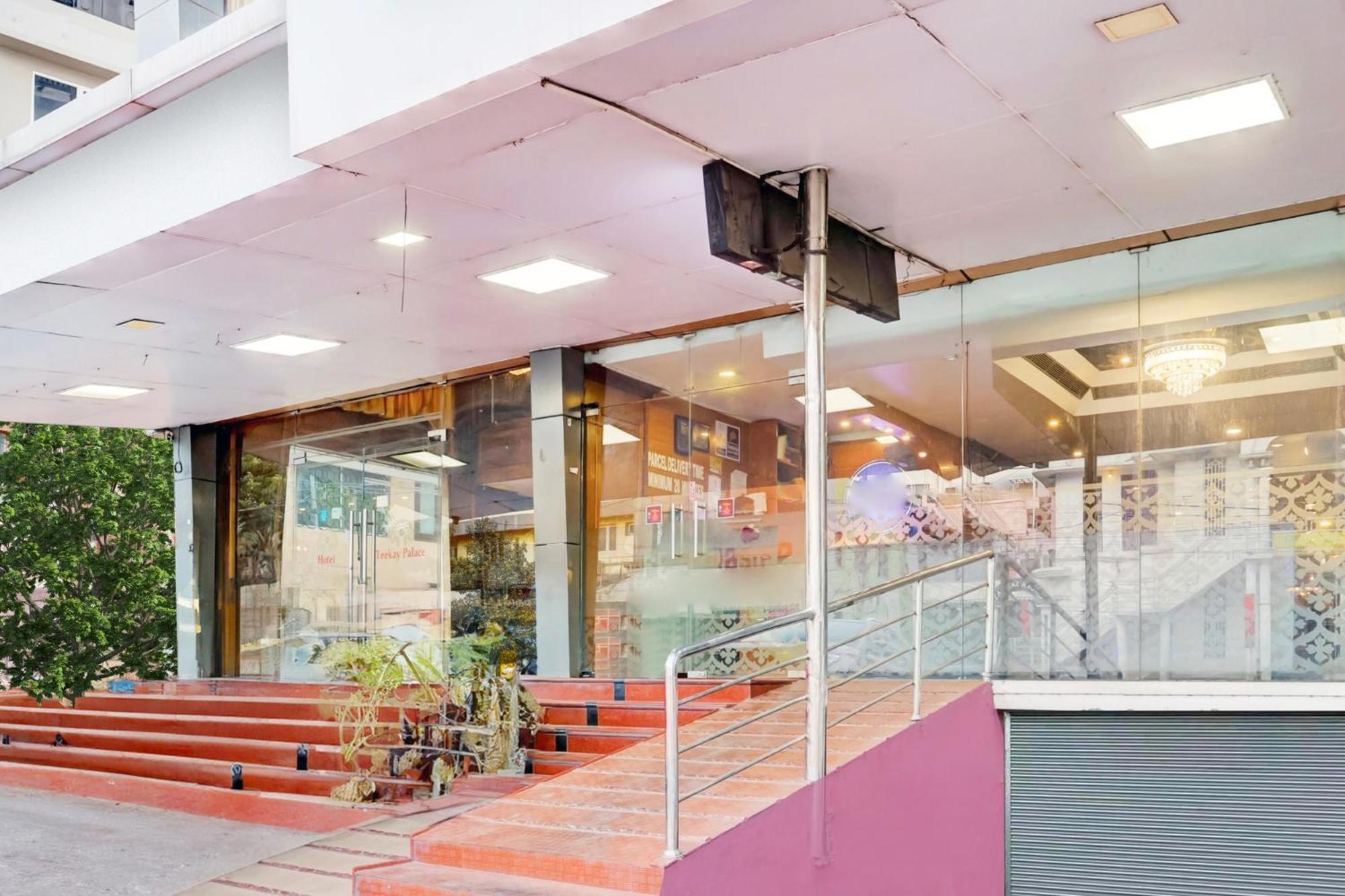 Hotel Collection O Thampanoor Thiruvananthapuram Exterior foto