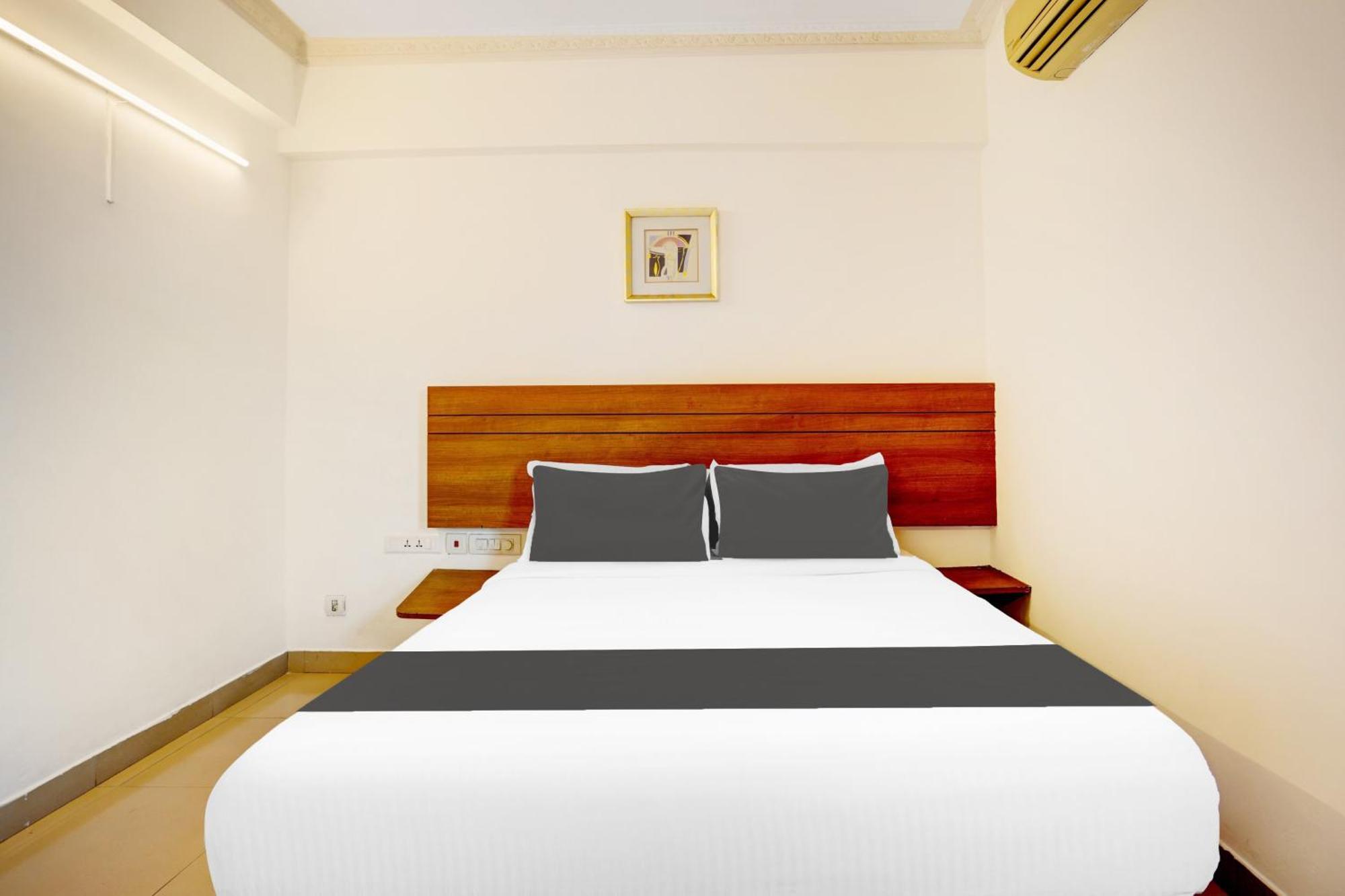 Hotel Collection O Thampanoor Thiruvananthapuram Exterior foto